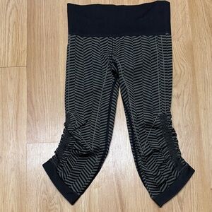 Lululemon size 4 compression Patterned Leggings gym pants crop yoga